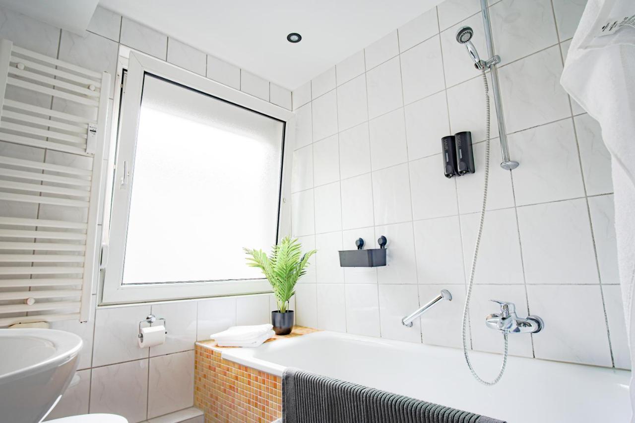 Homefy Bright And Cozy Holiday Apartment - Washer & Dryer - Free Parking Essen Esterno foto